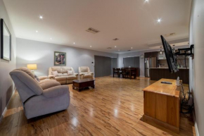 13 Home Close To Swan Valley In Brabham, Henley Brook